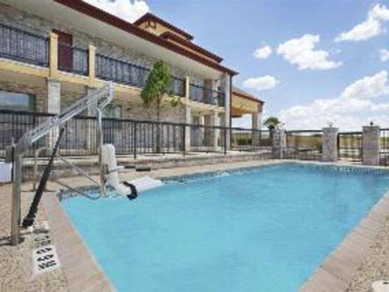 Quality Inn I-10 East Near Frost Bank Center San Antonio Dış mekan fotoğraf