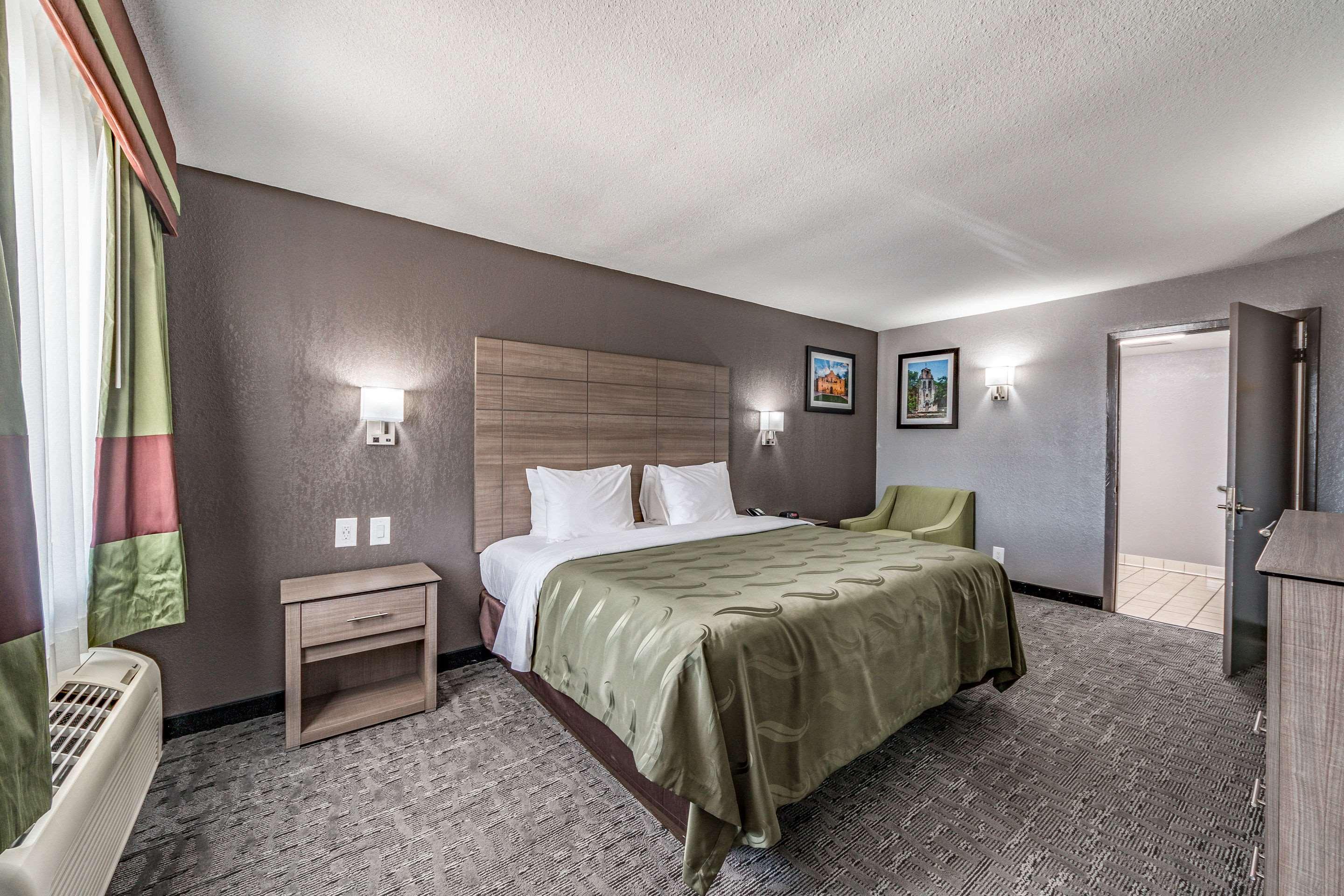 Quality Inn I-10 East Near Frost Bank Center San Antonio Dış mekan fotoğraf