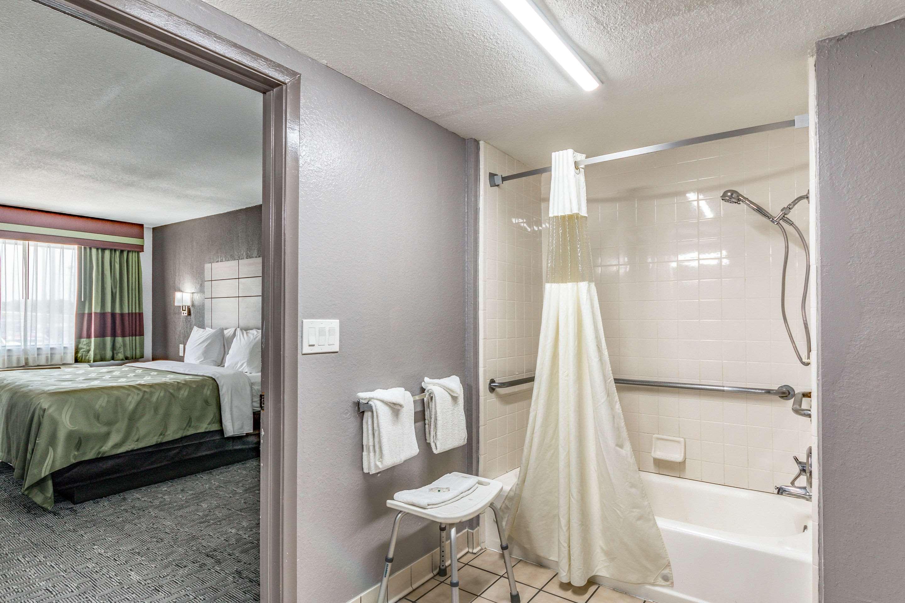 Quality Inn I-10 East Near Frost Bank Center San Antonio Dış mekan fotoğraf