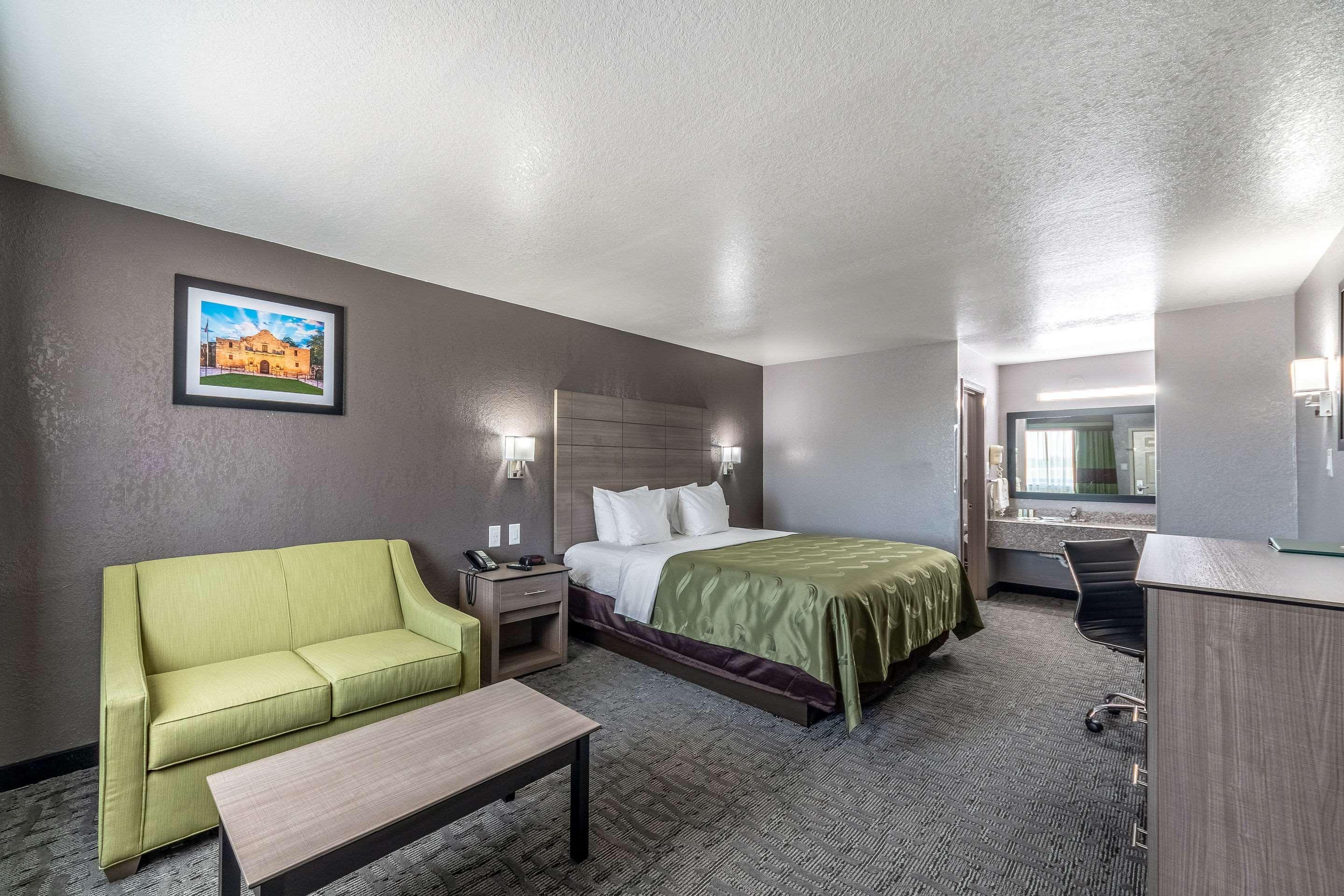 Quality Inn I-10 East Near Frost Bank Center San Antonio Dış mekan fotoğraf