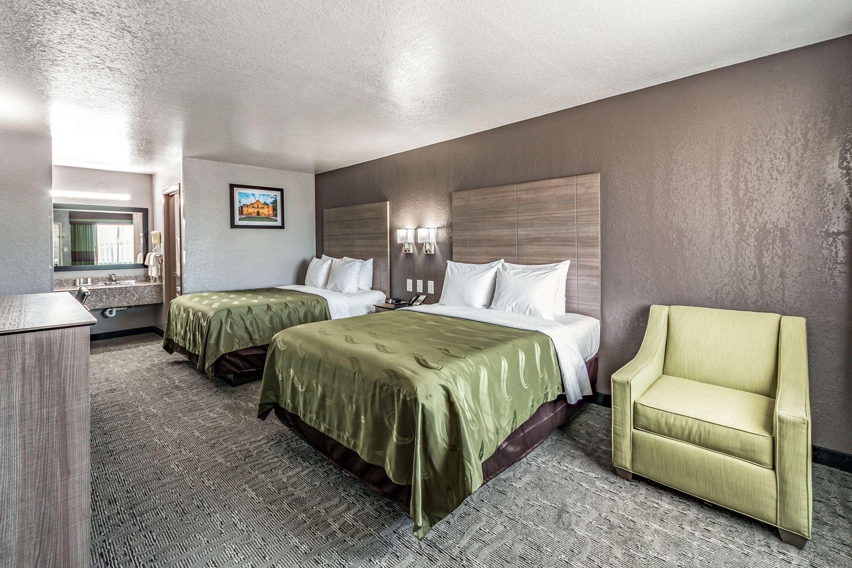 Quality Inn I-10 East Near Frost Bank Center San Antonio Dış mekan fotoğraf