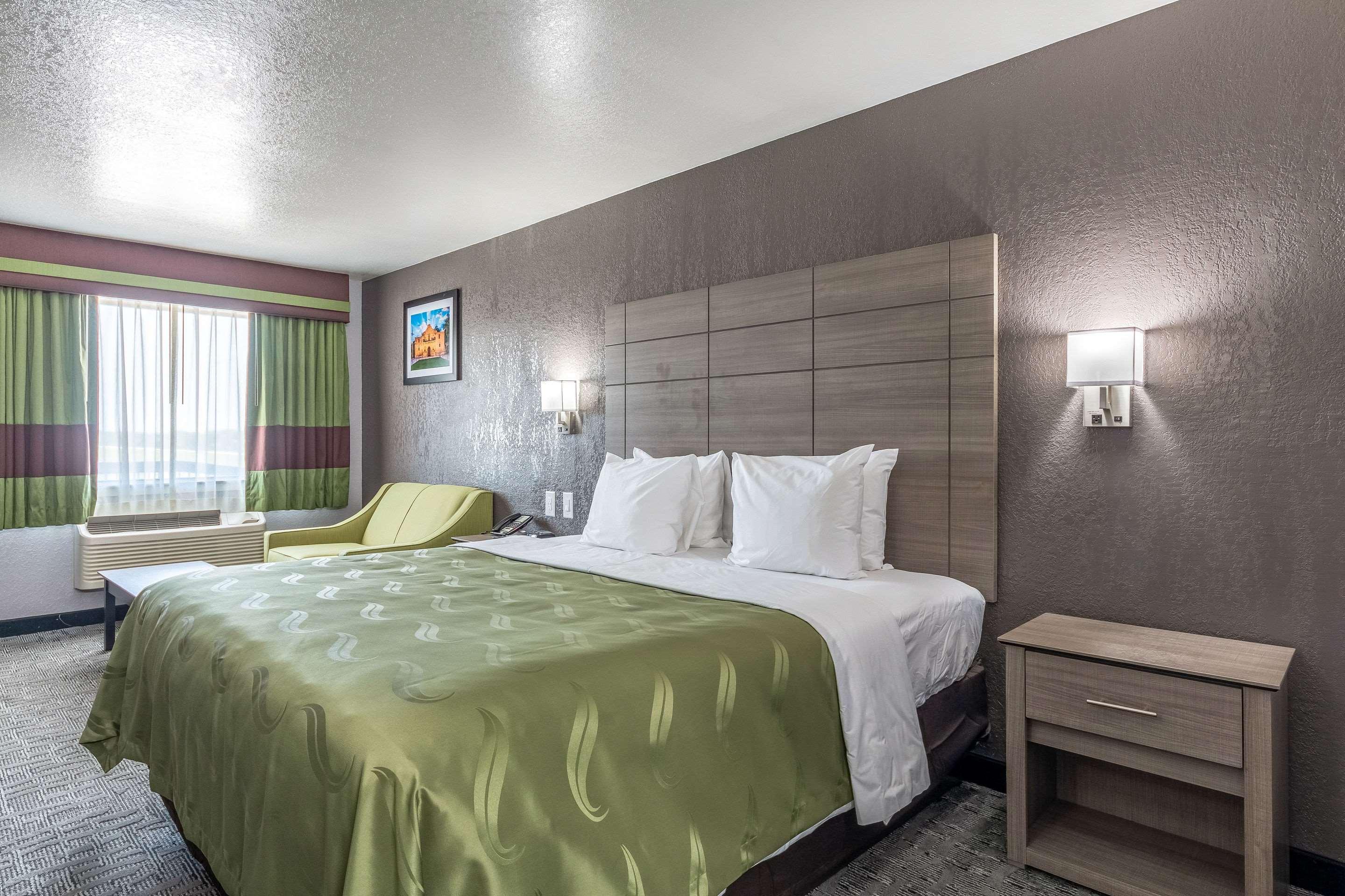 Quality Inn I-10 East Near Frost Bank Center San Antonio Dış mekan fotoğraf