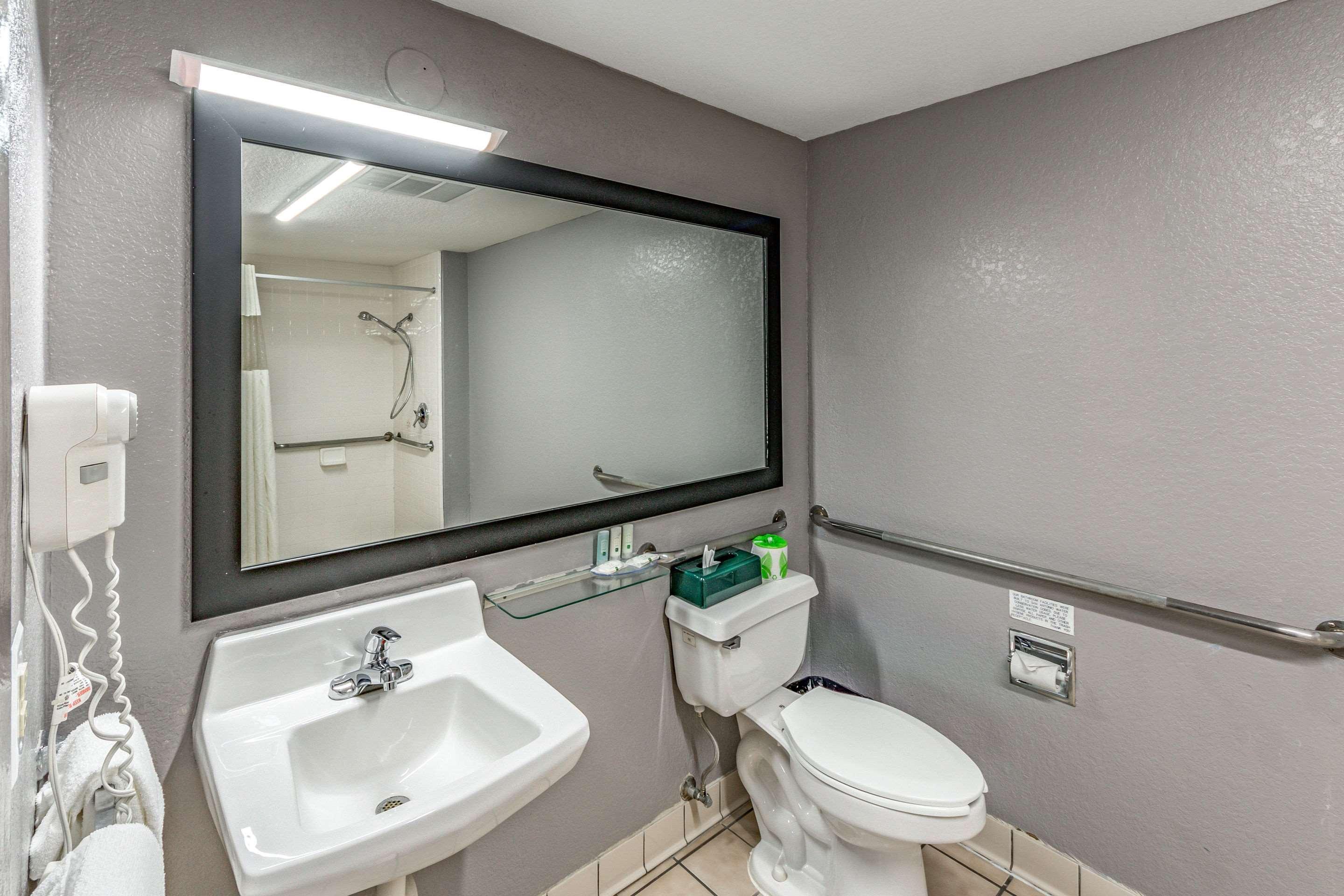 Quality Inn I-10 East Near Frost Bank Center San Antonio Dış mekan fotoğraf