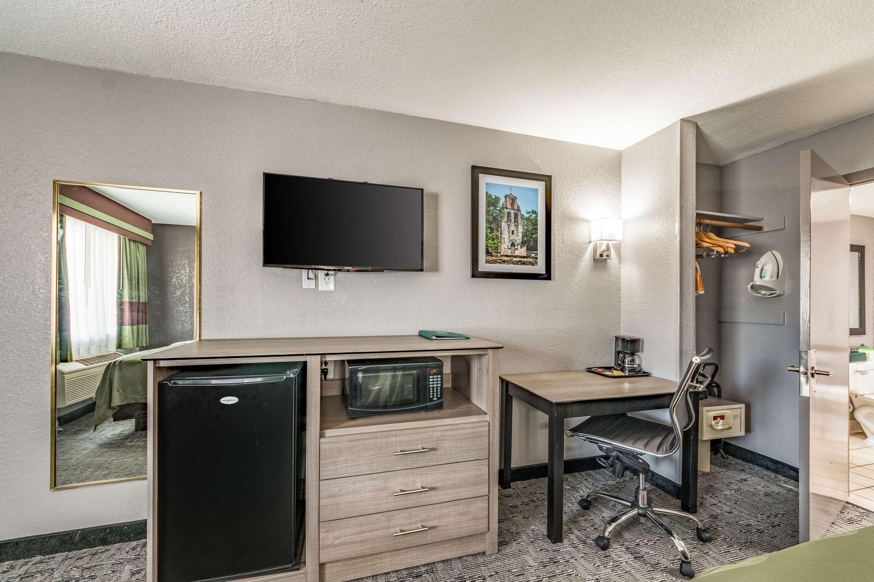 Quality Inn I-10 East Near Frost Bank Center San Antonio Dış mekan fotoğraf