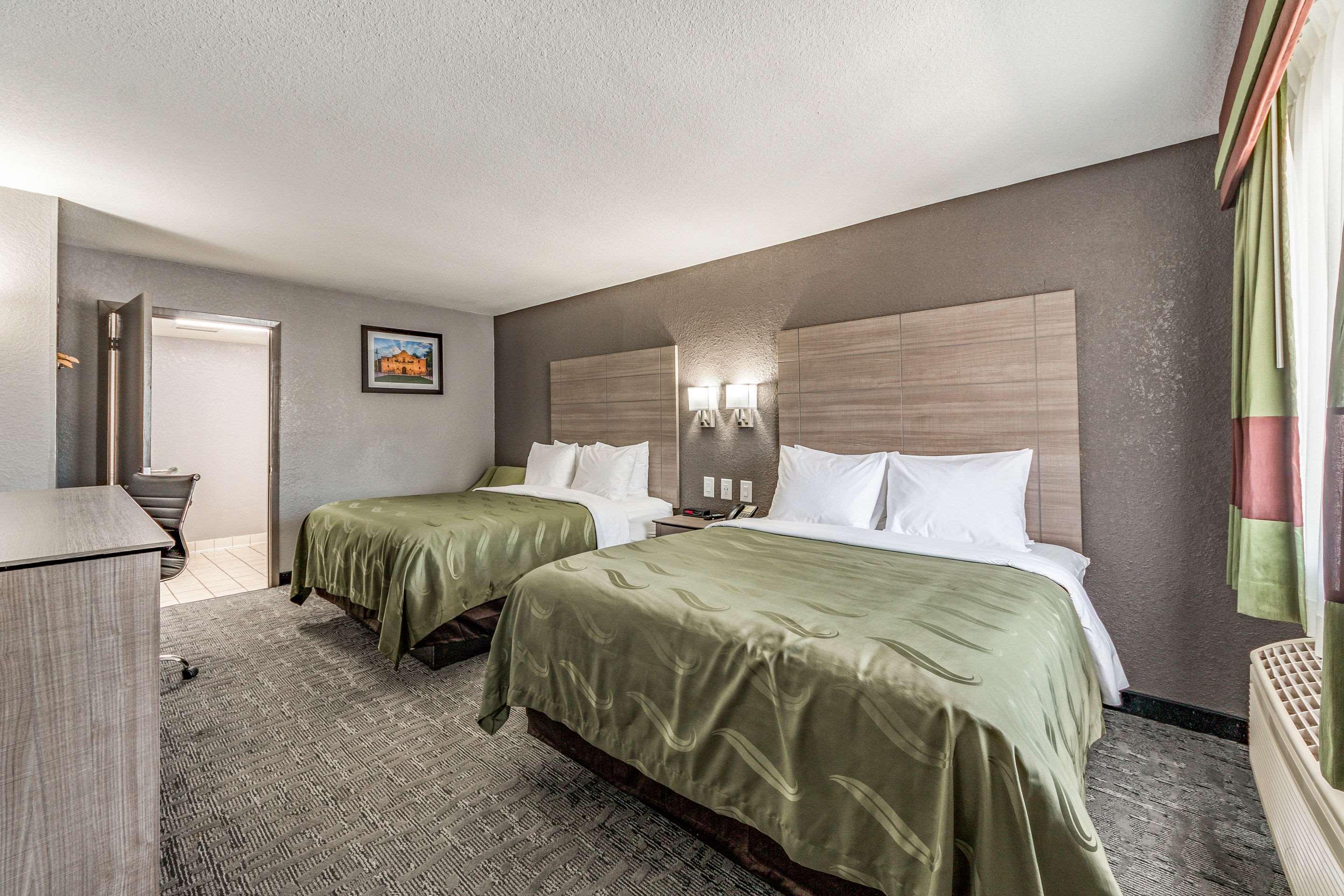 Quality Inn I-10 East Near Frost Bank Center San Antonio Dış mekan fotoğraf