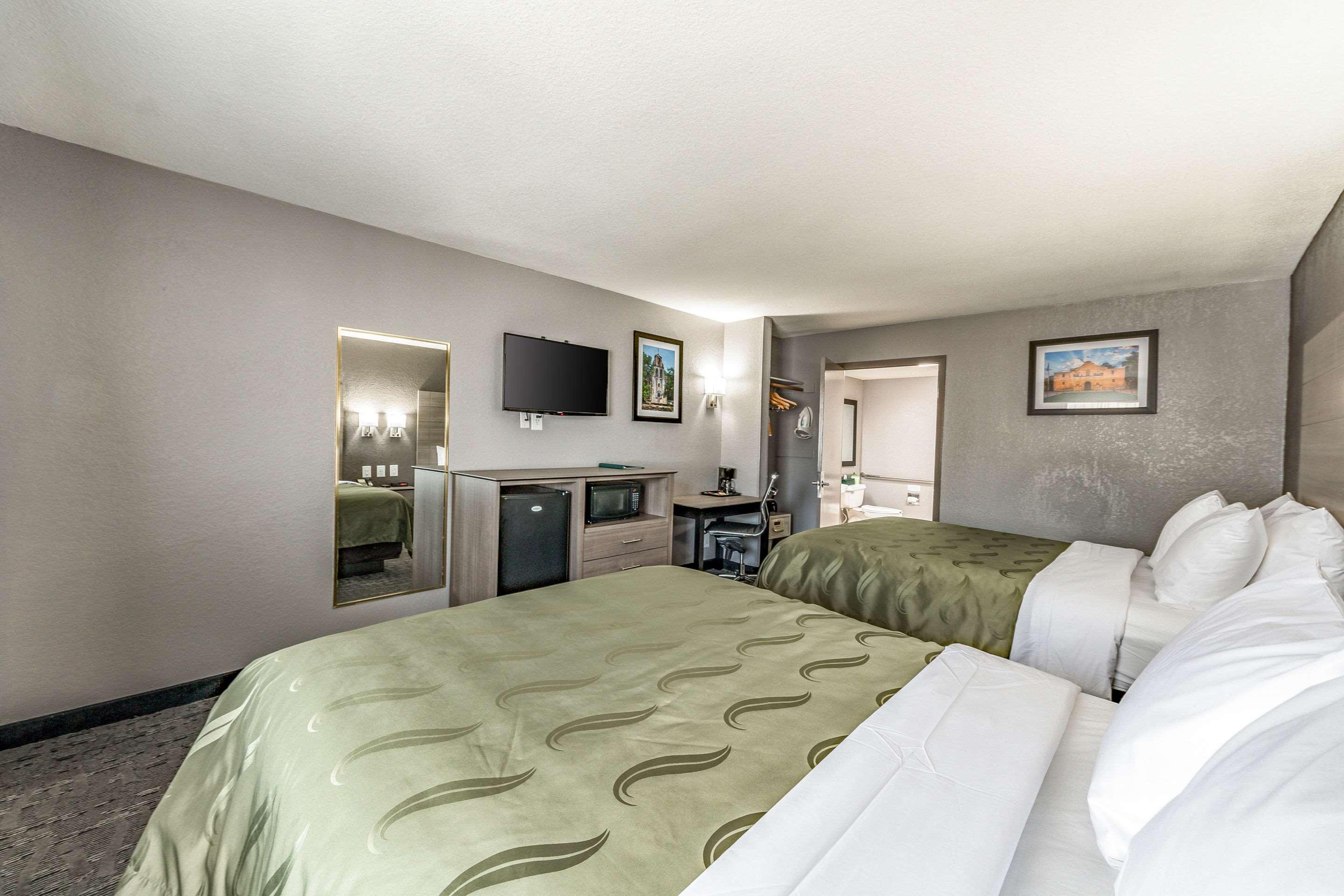 Quality Inn I-10 East Near Frost Bank Center San Antonio Dış mekan fotoğraf