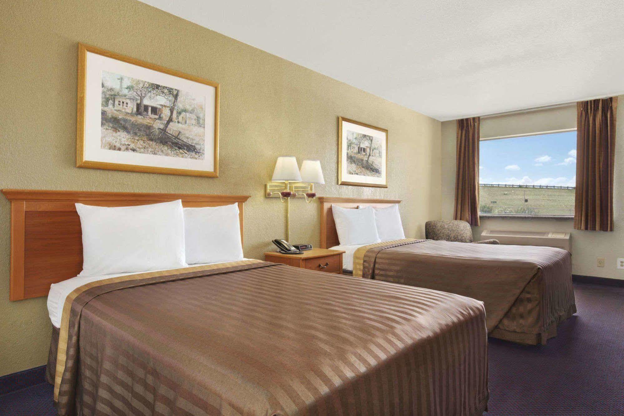 Quality Inn I-10 East Near Frost Bank Center San Antonio Dış mekan fotoğraf